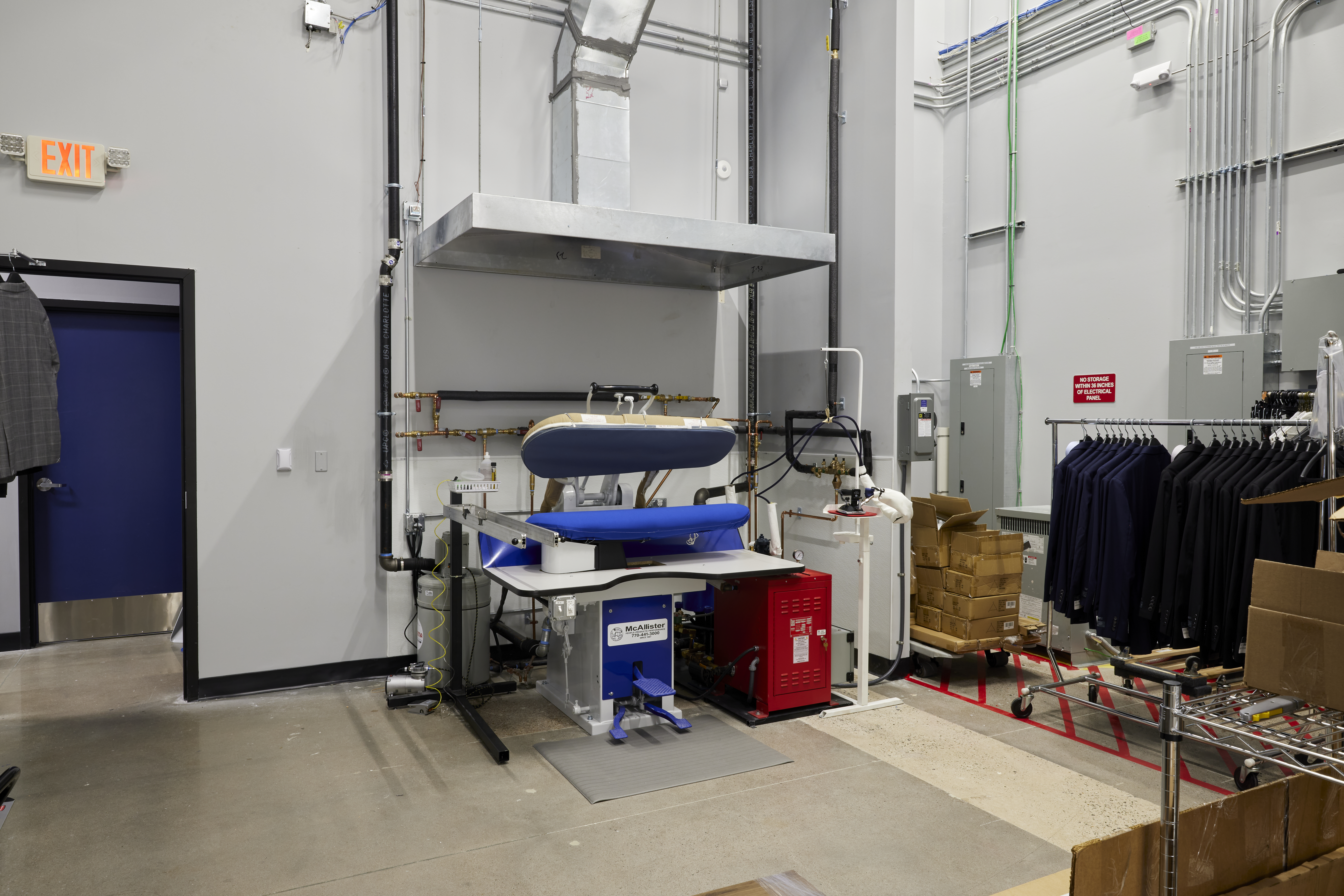 sebron_snyder_WitmerMensWharehouse_3287_HDR